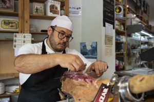 Corte de jamón en Granada