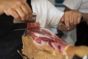 Corte de jamón a cuchillo